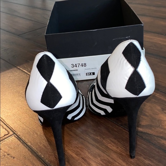 Nicholas Kirkwood Chevron Pointy Toe Pump - Picture 4 of 6